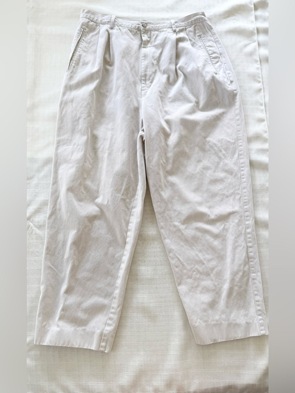 Vintage late 90s/early 2000s Gap pleated chino pants in sand/beige